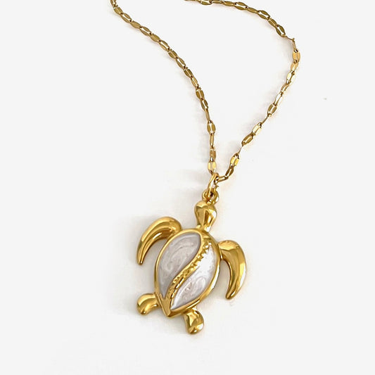 Tortuga Dorada Necklace