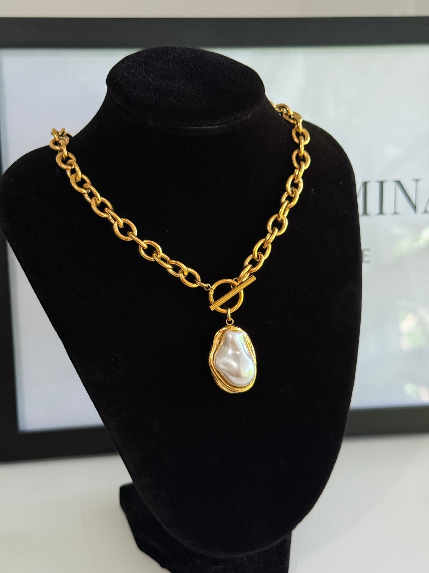 Ariana Perla Dorada Necklace