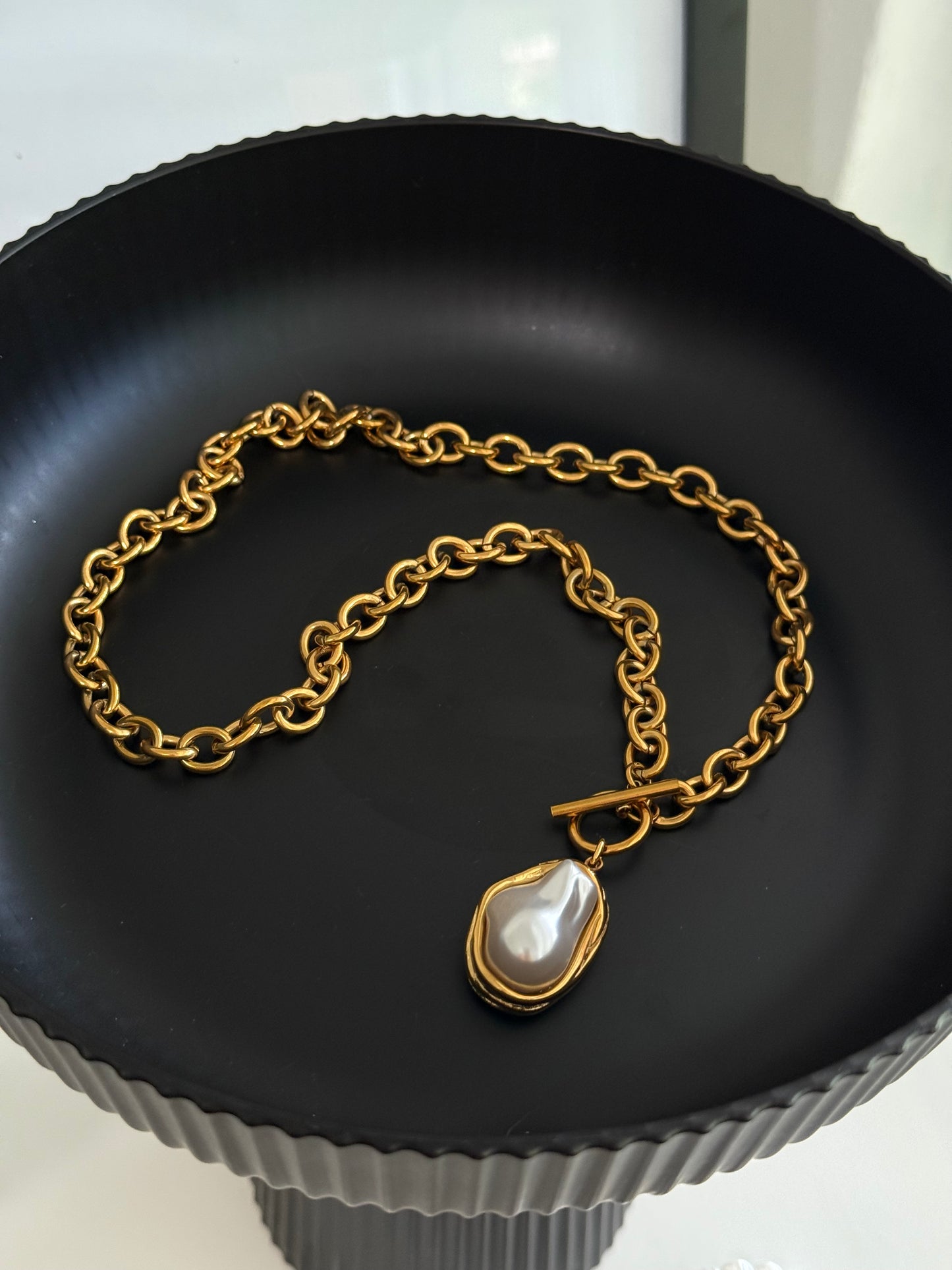 Ariana Perla Dorada Necklace