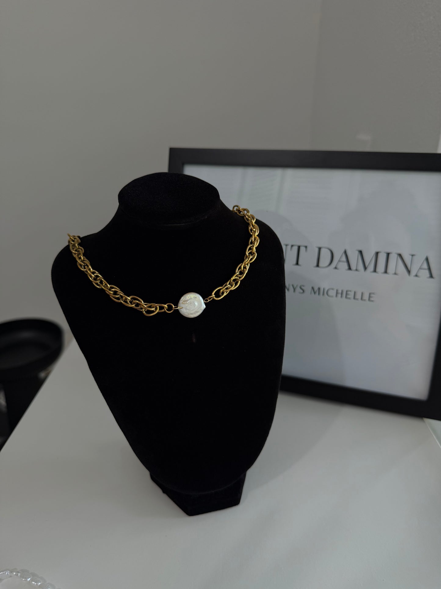 Kiara Perla Barroca Necklace