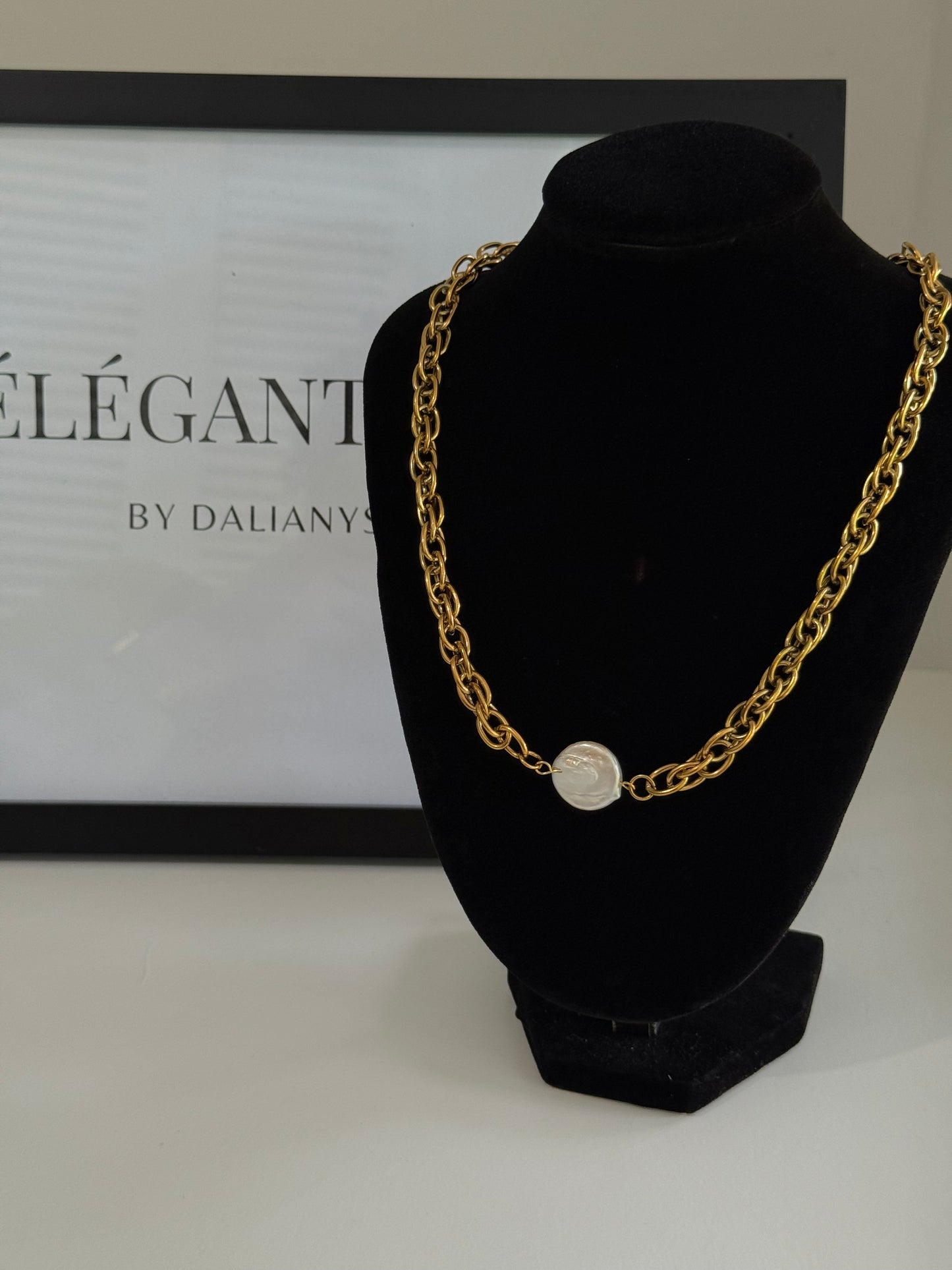 Kiara Perla Barroca Necklace