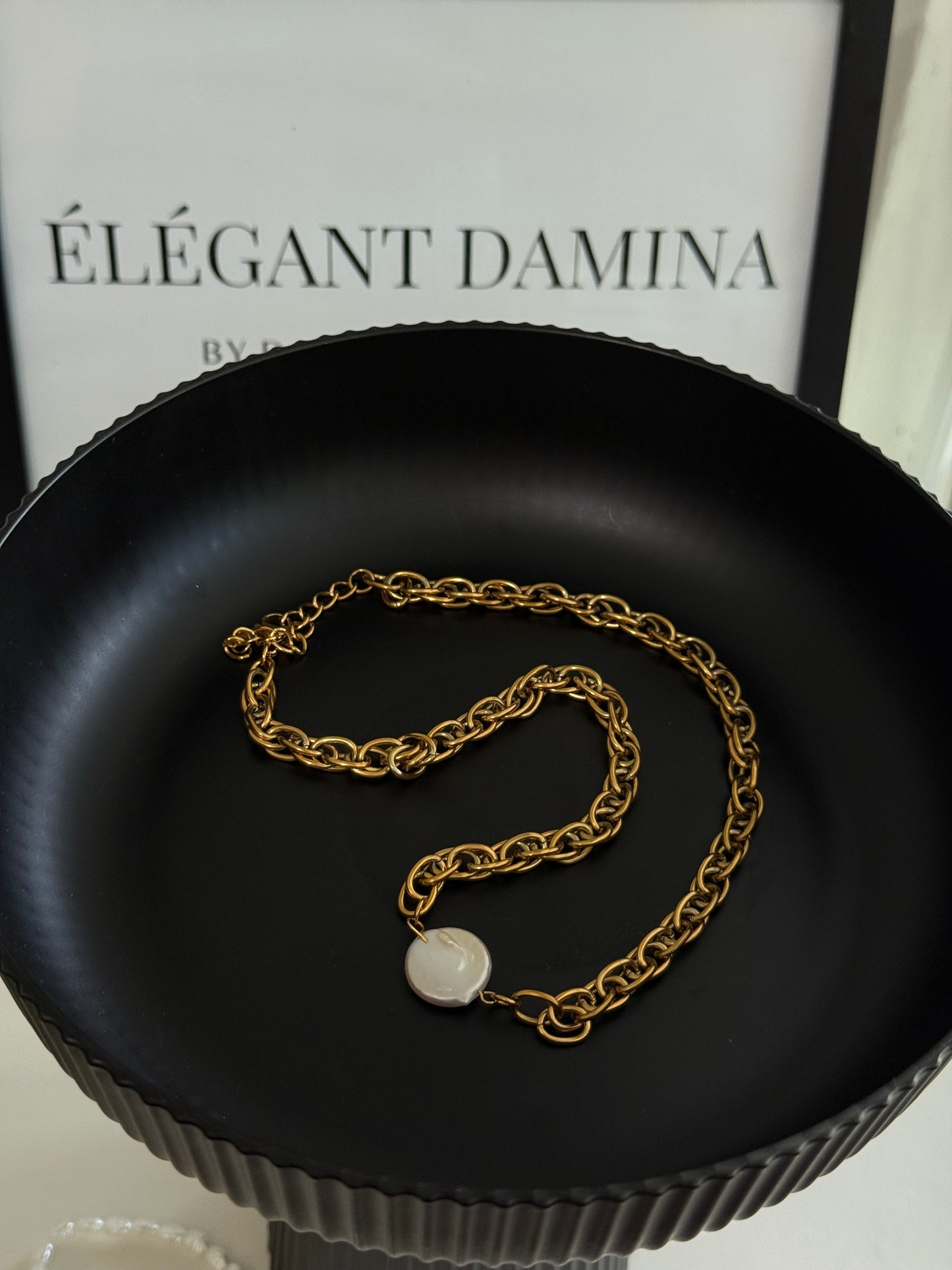 Kiara Perla Barroca Necklace